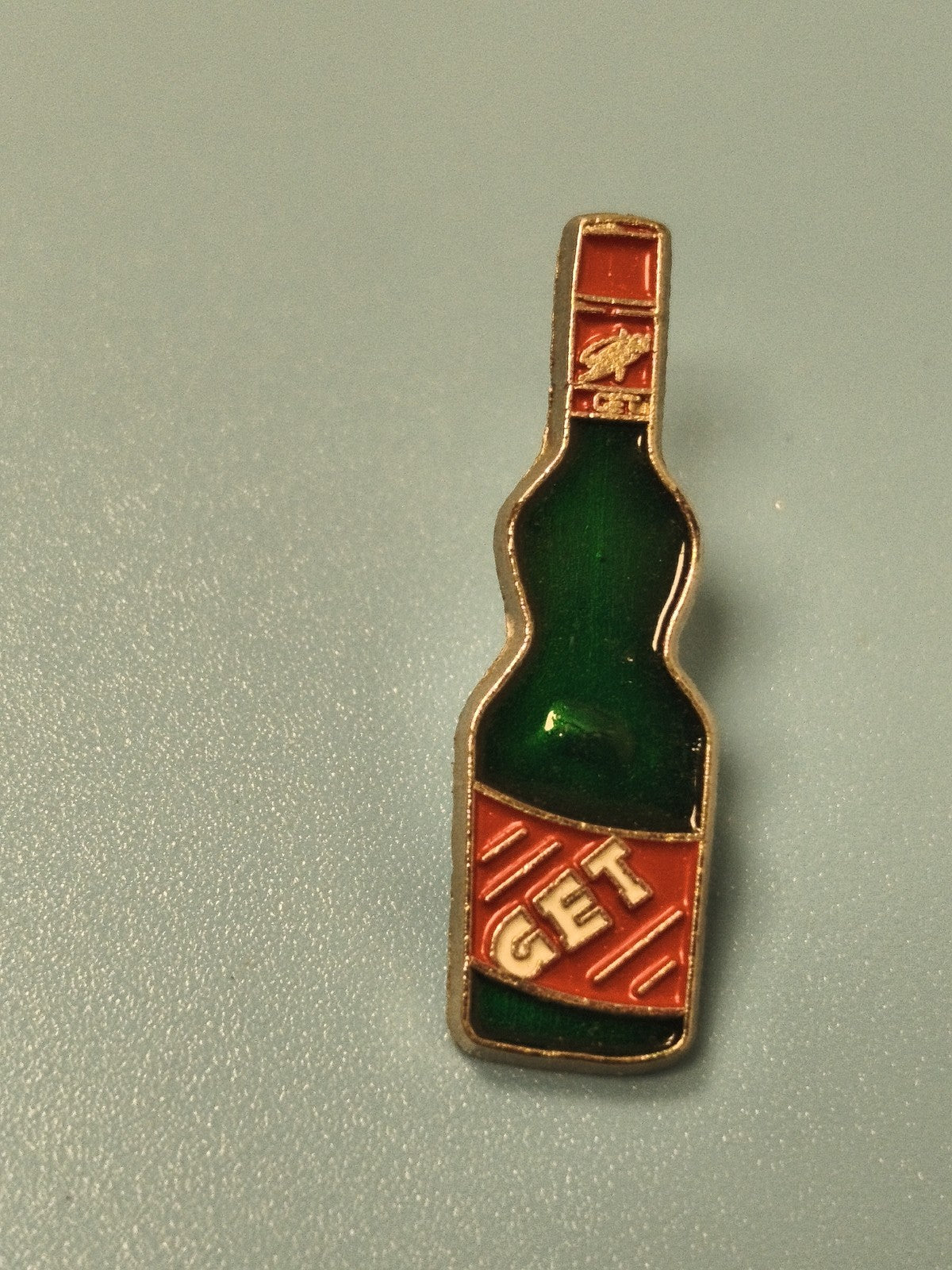 Vintage pin's bouteille GET publicitaire émaillé vert rouge collection rare