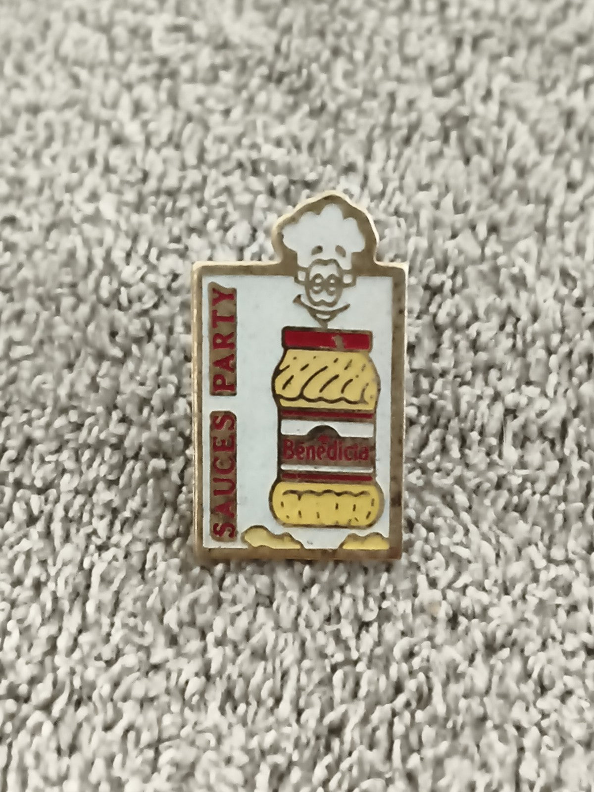 Pin's vintage Sauces Party Bénédicta chef, émaillé publicitaire ancien (Ref 2)