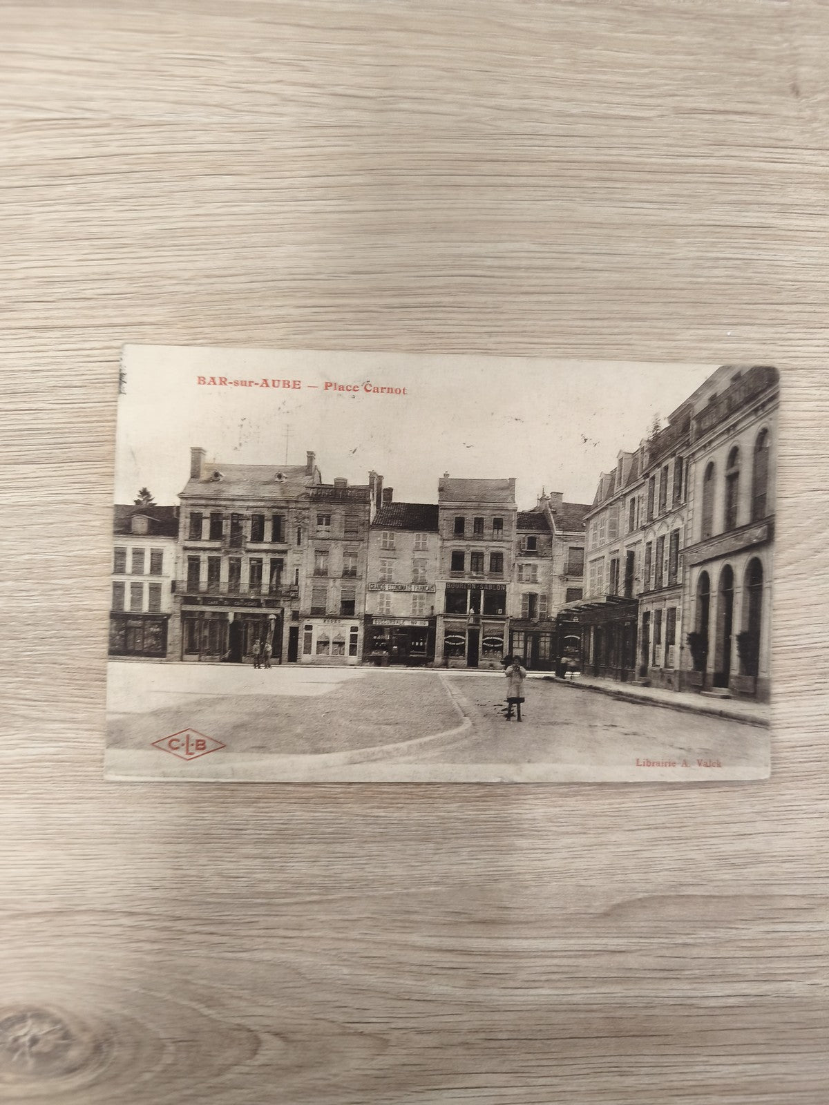 Ancienne carte postale Bar-sur-Aube Place Carnot CPA vintage C.L.B noir et blanc