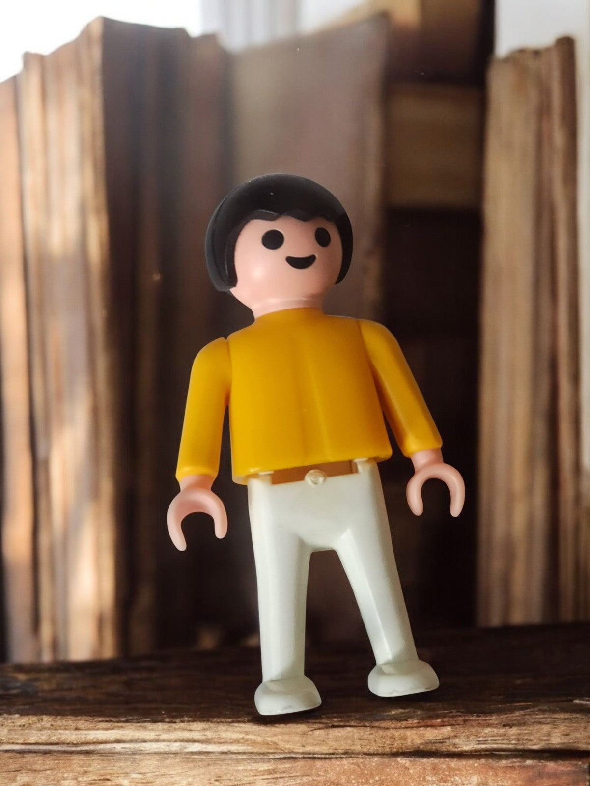 Figurine Playmobil vintage années 70 jaune blanc ancien jouet rétro personnage