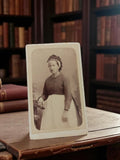 Photographie ancienne femme XIXe, tirage albuminé vintage, cabinet curiosités