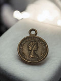 Médaille vintage Queen Elizabeth II Royaume-Uni, pendentif ancien rétro