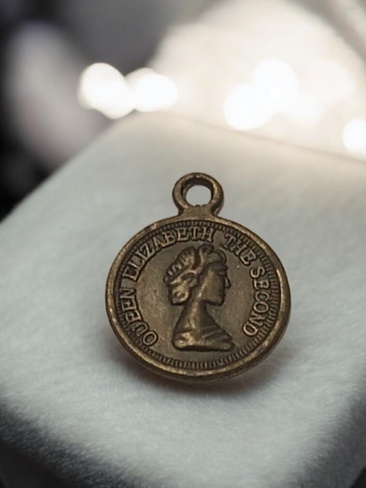 Médaille vintage Queen Elizabeth II Royaume-Uni, pendentif ancien rétro