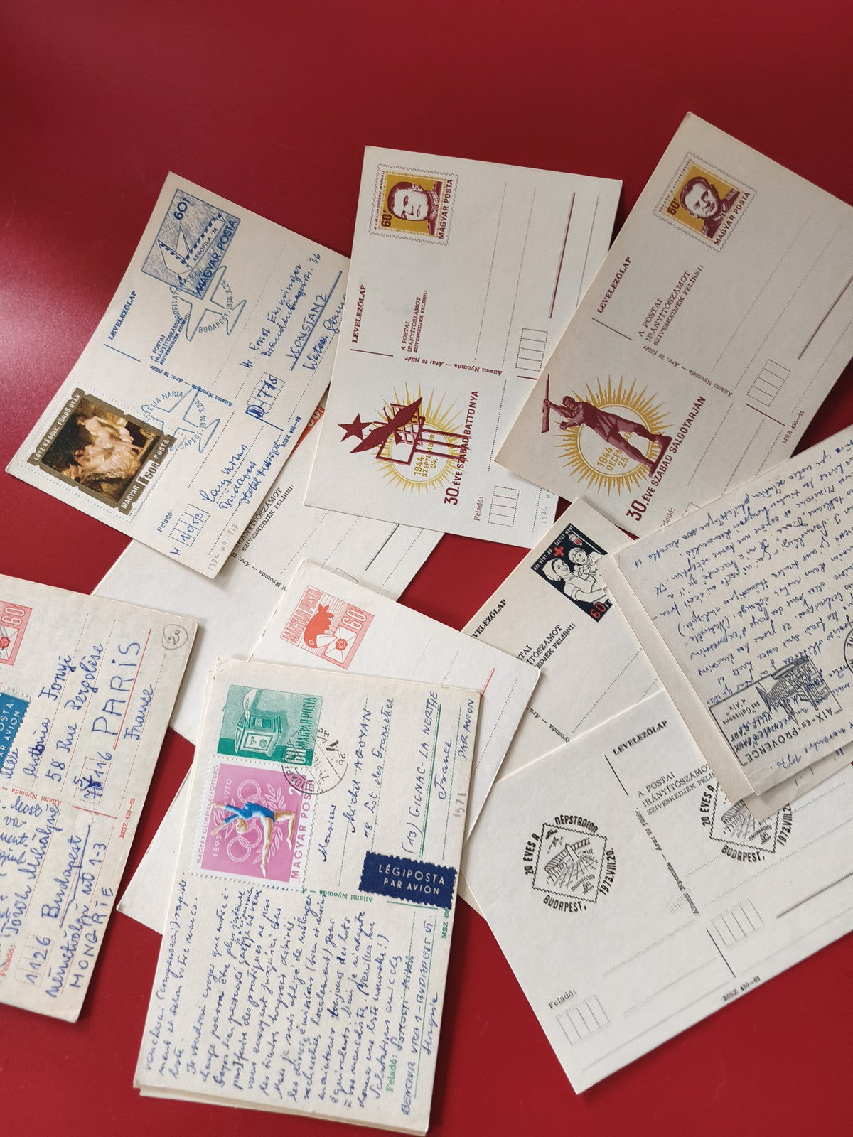 Lot de cartes postales philatélie avec timbres divers et cachets visibles
