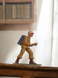 Figurine Starlux vintage soldat marcheur, statuette rétro d’occasion