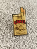 Pin's vintage Camel Lights forme paquet, logo chameau, années 80-90