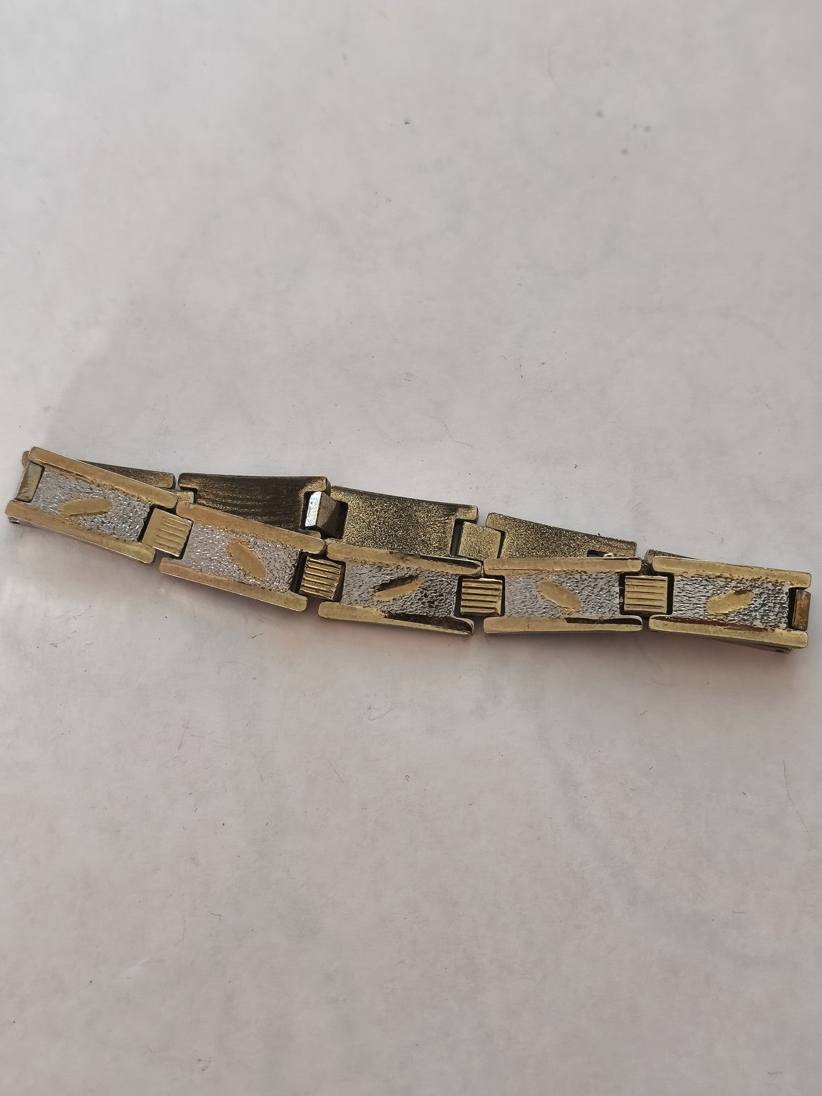 Bracelet rétro ancien en métal doré, bijou vintage élégant pour collectionneur