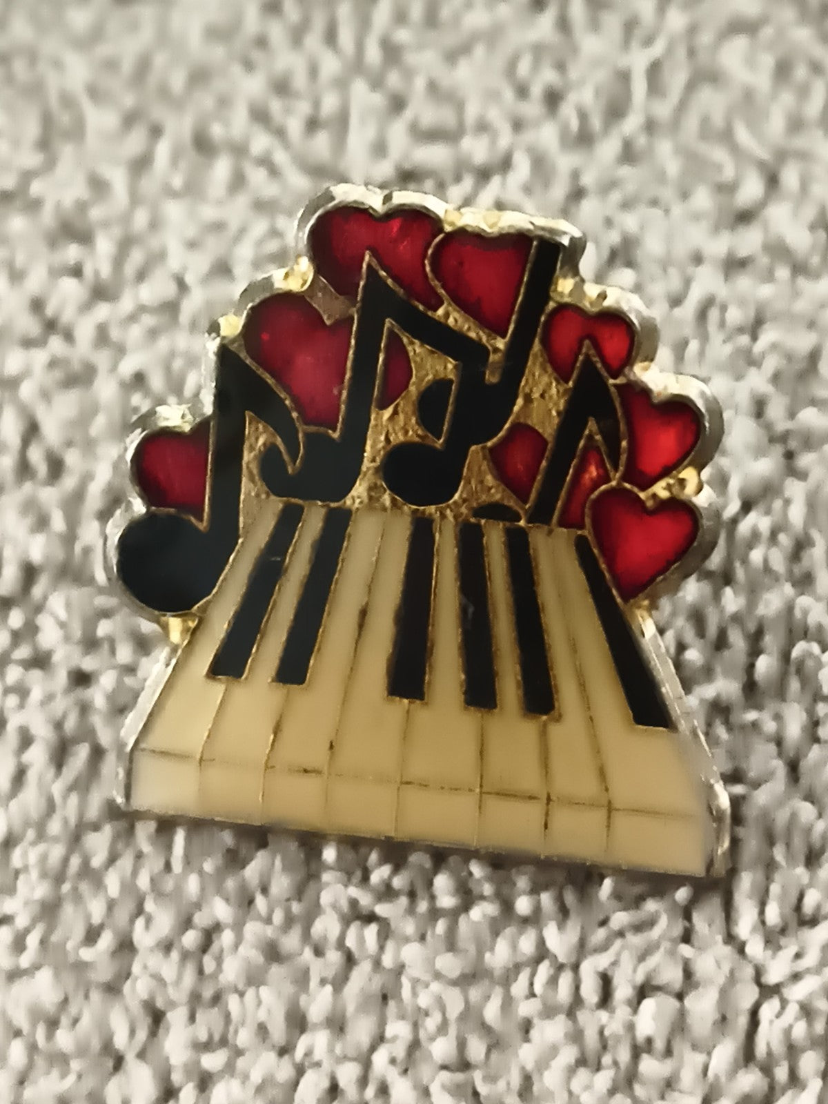 Pin's vintage piano notes de musique cœurs émaillé, broche musique rétro (Ref 2)