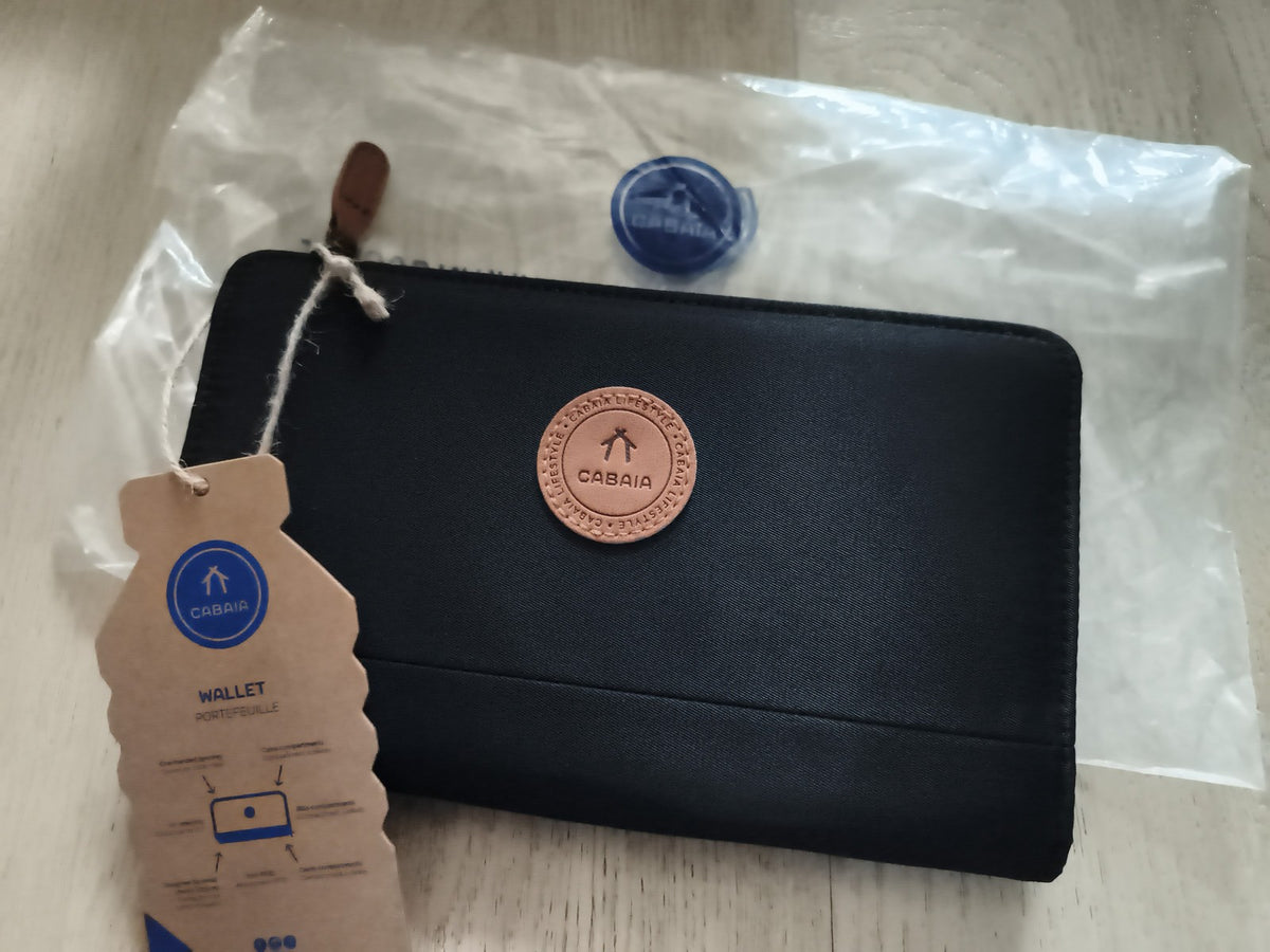 Portefeuille Cabaia noir badge rond, neuf, 21 cm, zip latéral, wallet