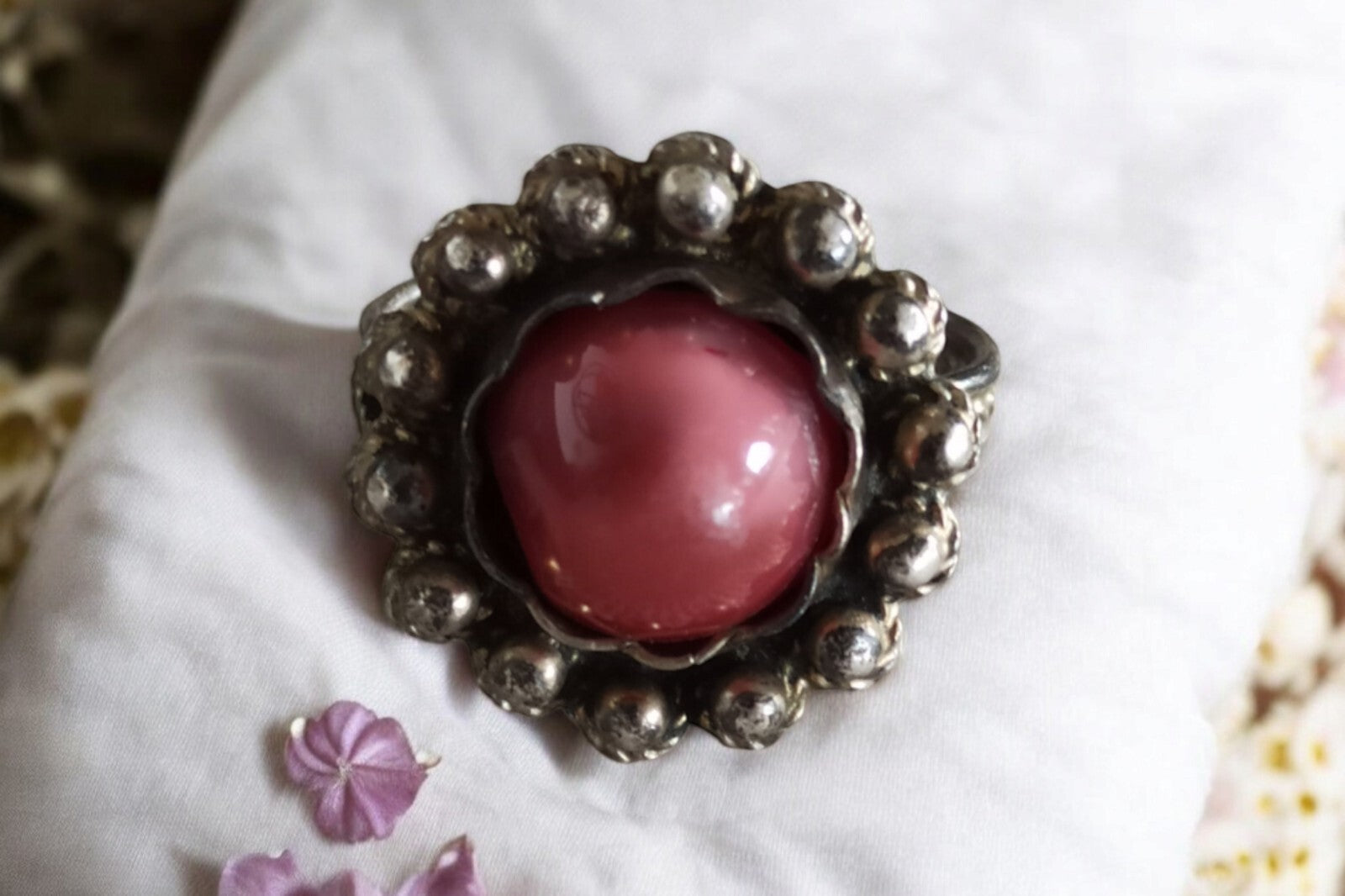 Bague vintage Vagu Fanrai, cabochon rose, monture métal, taille 54 rétro