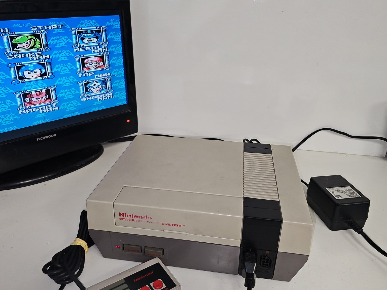 Console Nintendo NES dézonnée avec jeu Megaman 3 ? Fonctionne ? TV non incluse