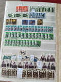 Lot de timbres du monde, thématiques oiseaux, fleurs, animaux, divers pays