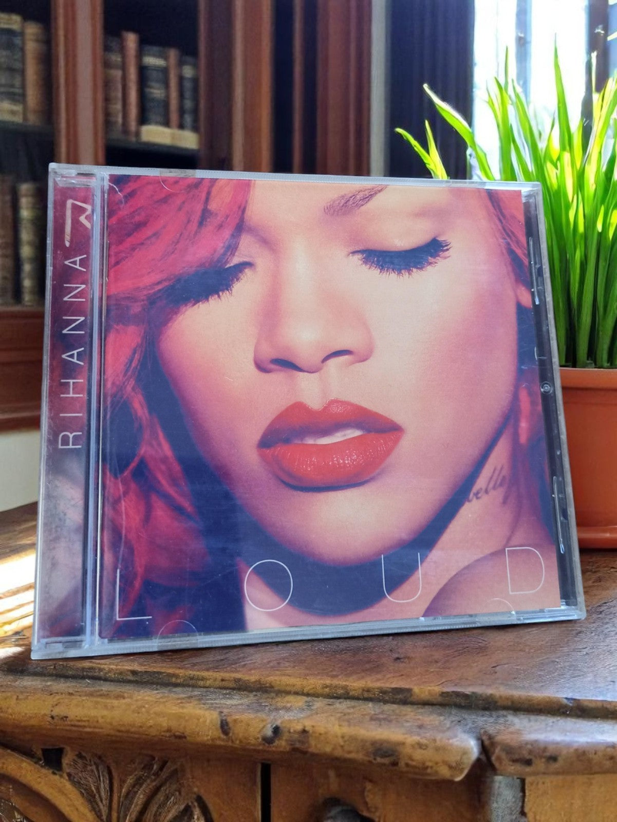 CD album Rihanna LOUD – Musique pop originale débuts carrière