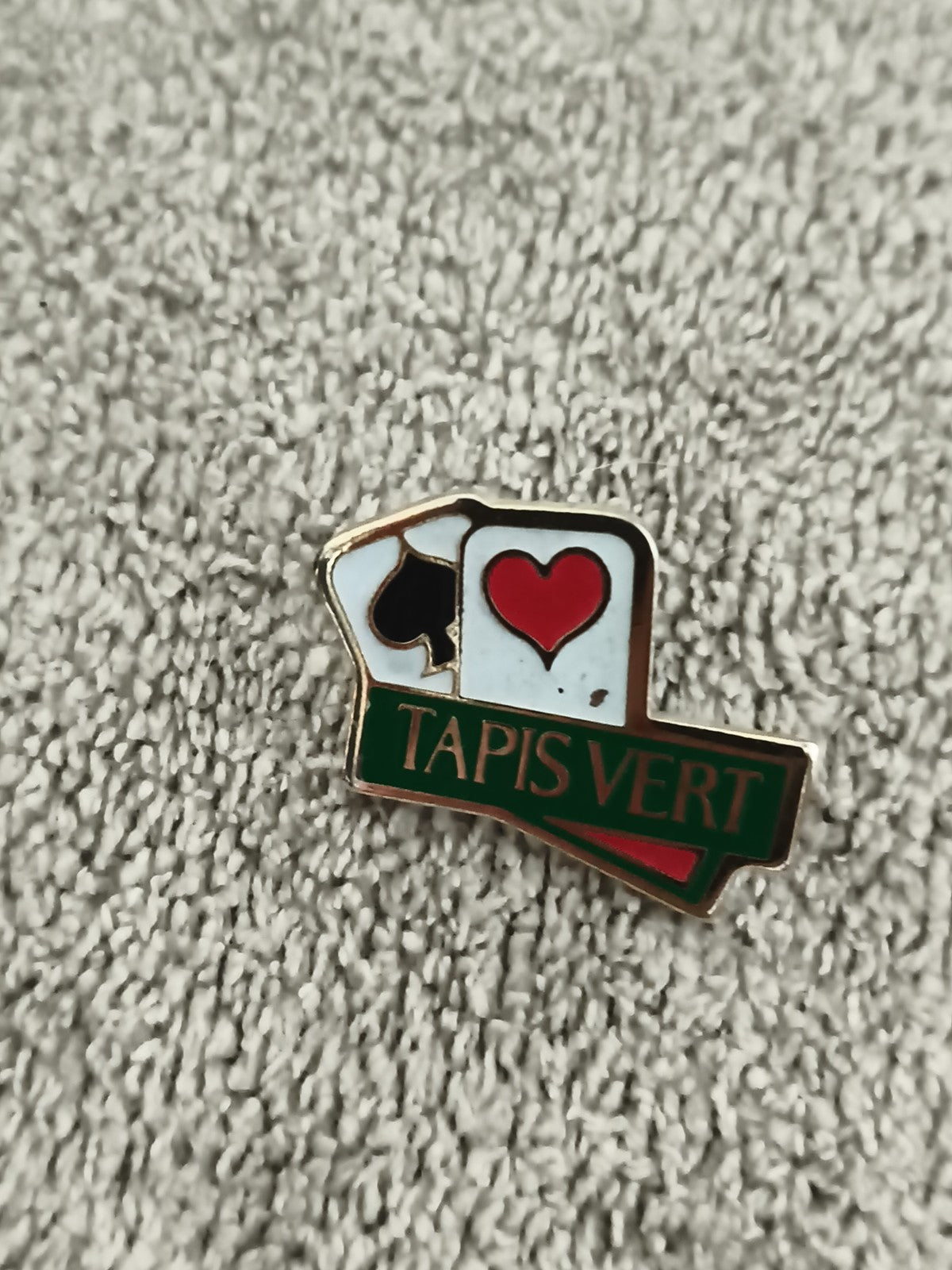 Pin's vintage Tapis Vert jeu de cartes émaillé, poker casino, badge ancien