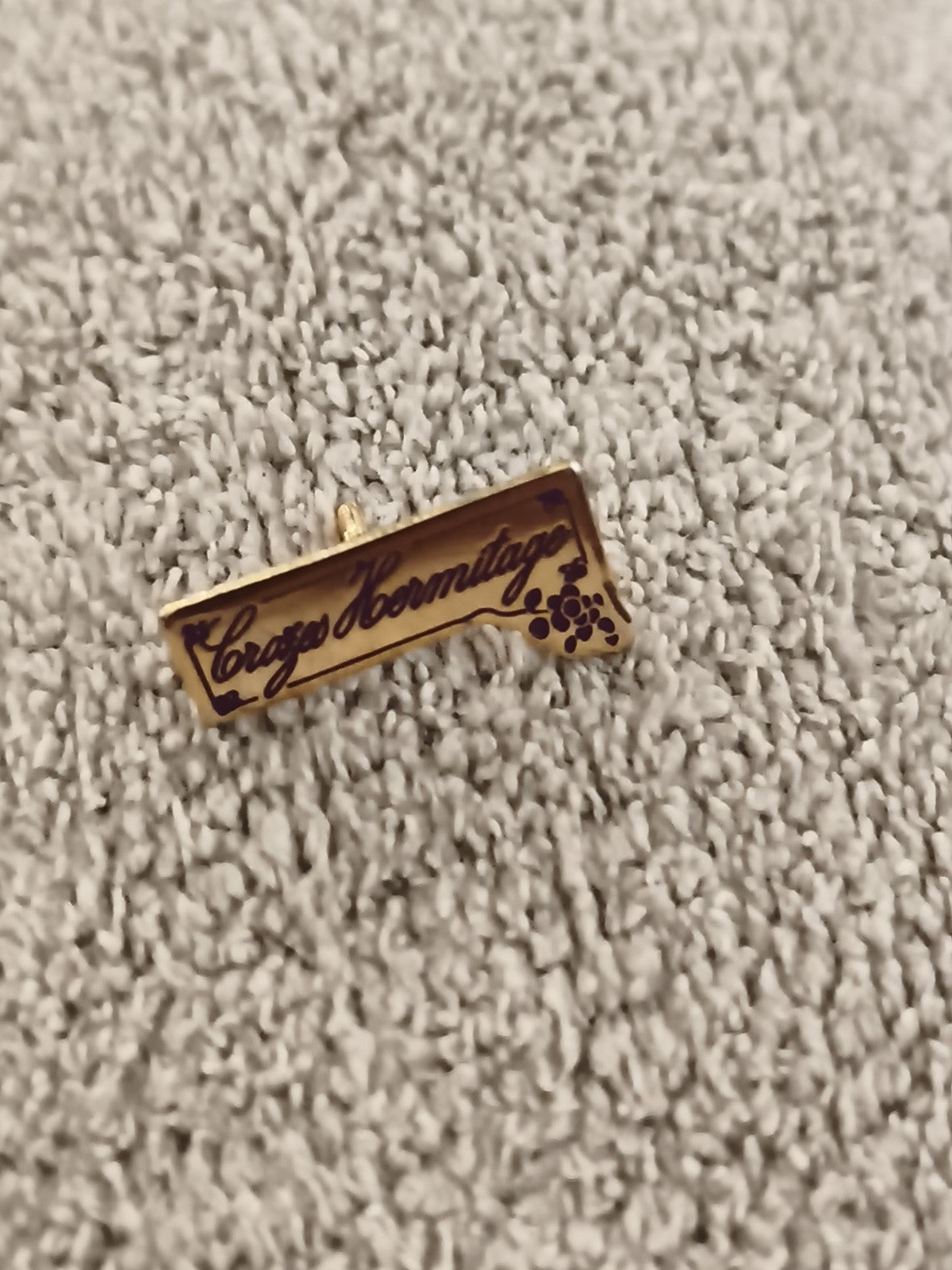 Pin's vintage Crozes Hermitage émaillé, vin, plaque dorée, badge ancien (Ref 6)