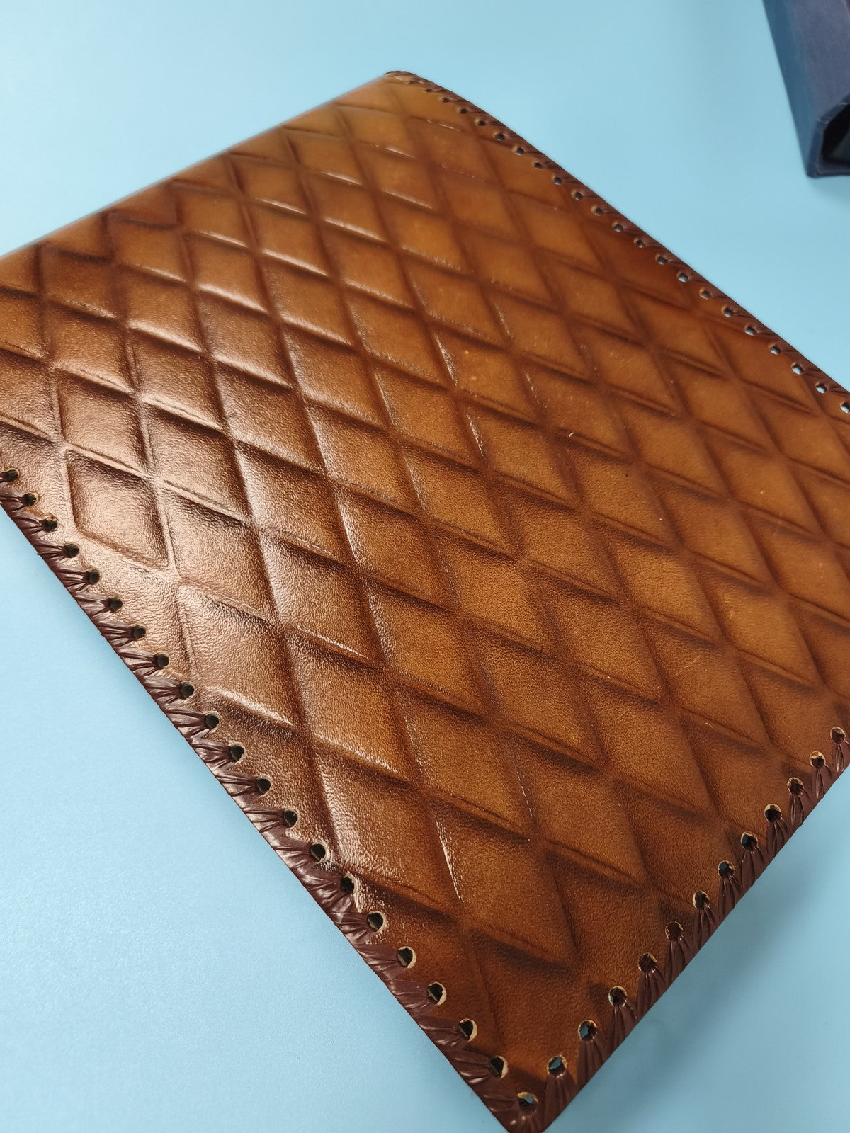 Classeur photographies de voyages motif losanges marron, reliure cousue