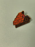 Pin's vintage Les Violettes mur de briques, collection badge ancien (Ref 18)