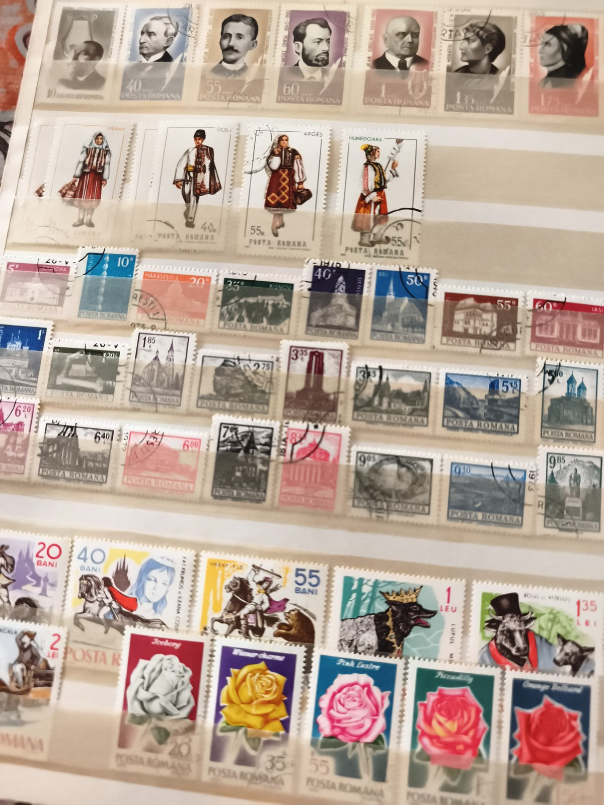 Timbres anciens Roumanie Posta Romana oblitérés thèmes portraits fleurs costumes