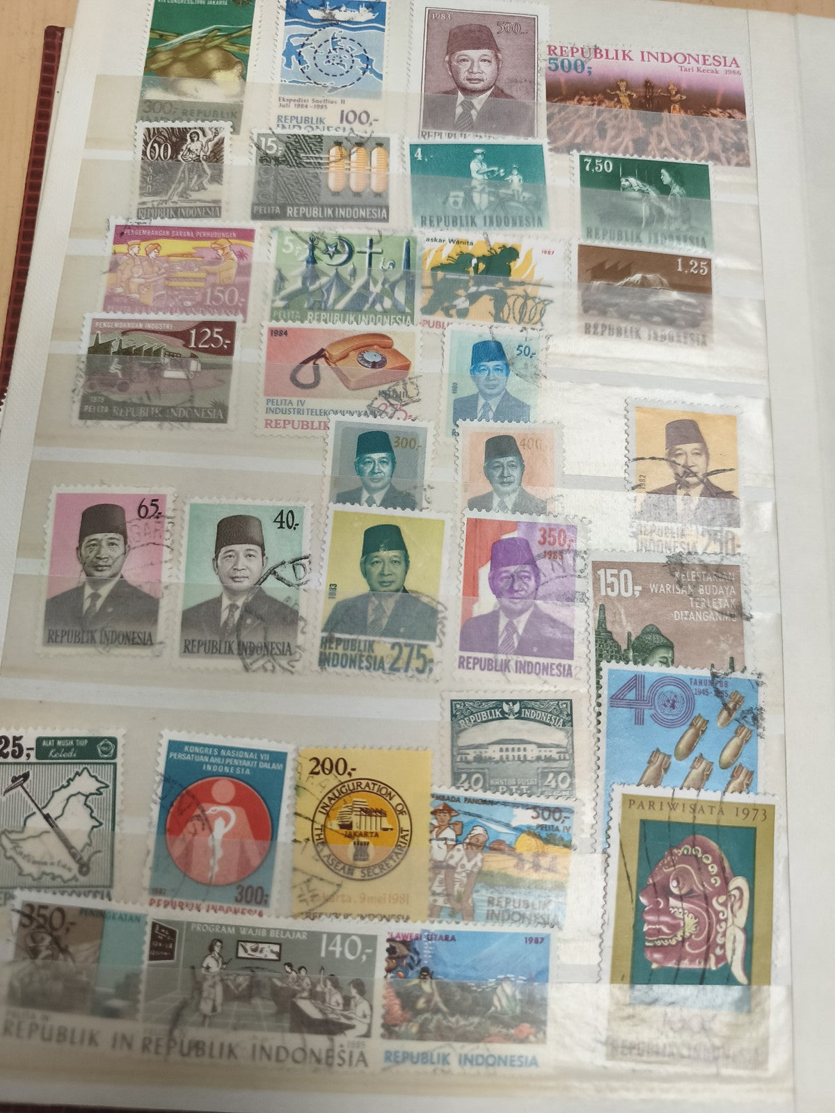 Lot timbres Indonésie thématiques oblitérés République Indonesia philatélie