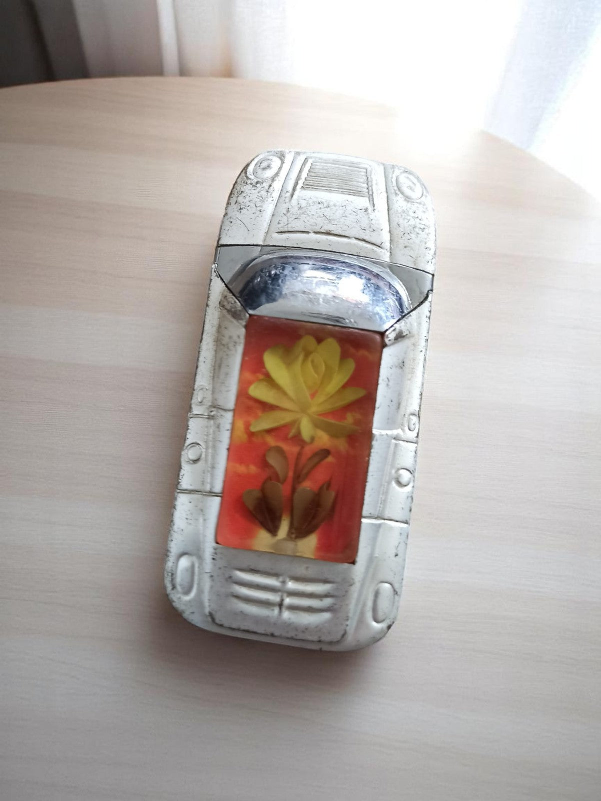 Briquet ancien voiture vintage blanc motif floral déco rétro non testé