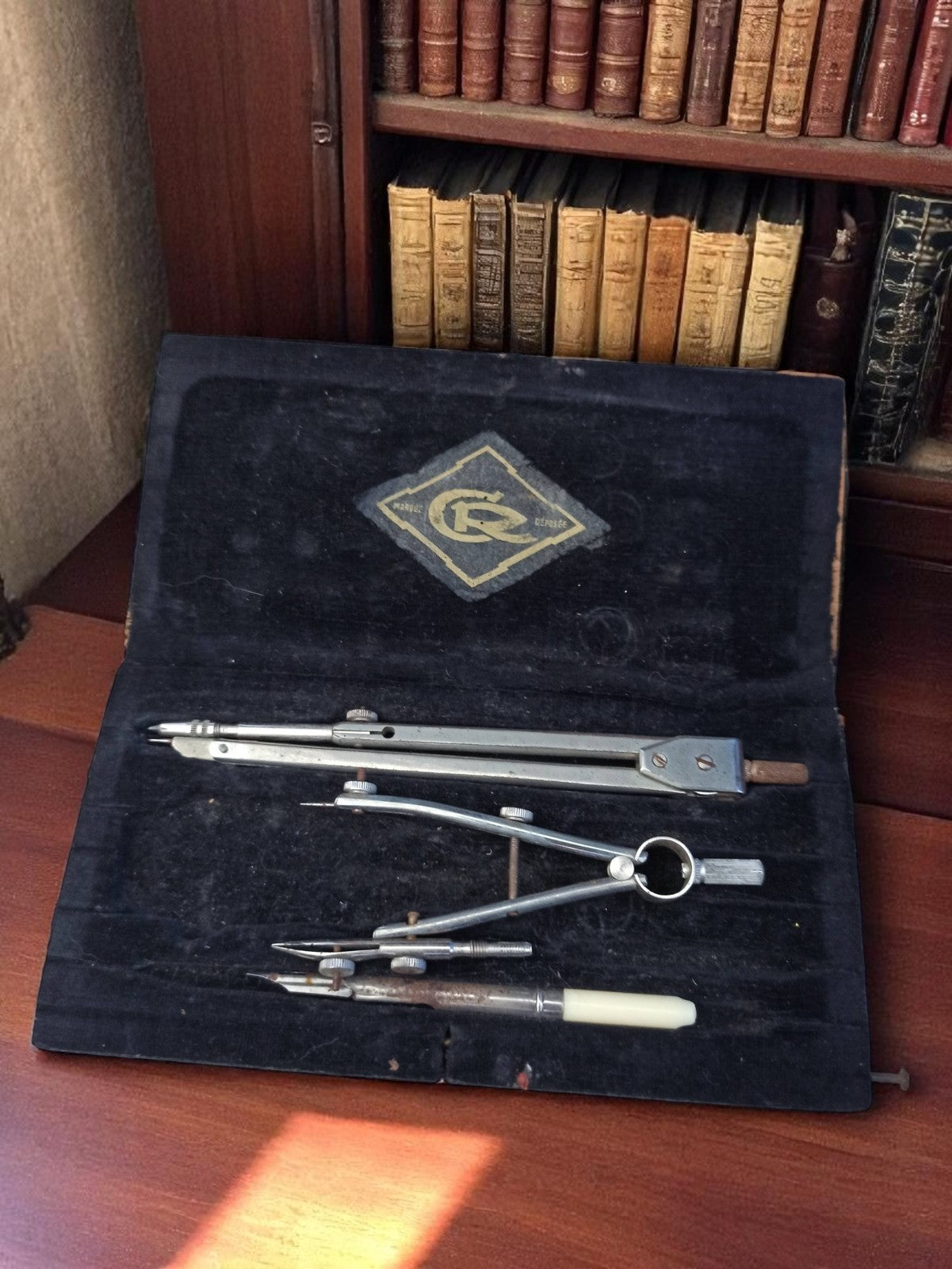 Compas ancien français en coffret velours, instruments de traçage vintage
