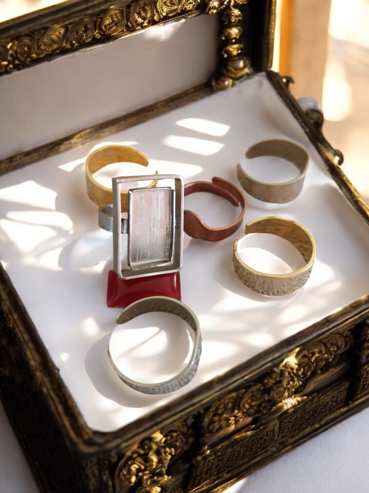 Lot de bagues vintage rétro – Bijoux fantaisie, finition martelée, années 70