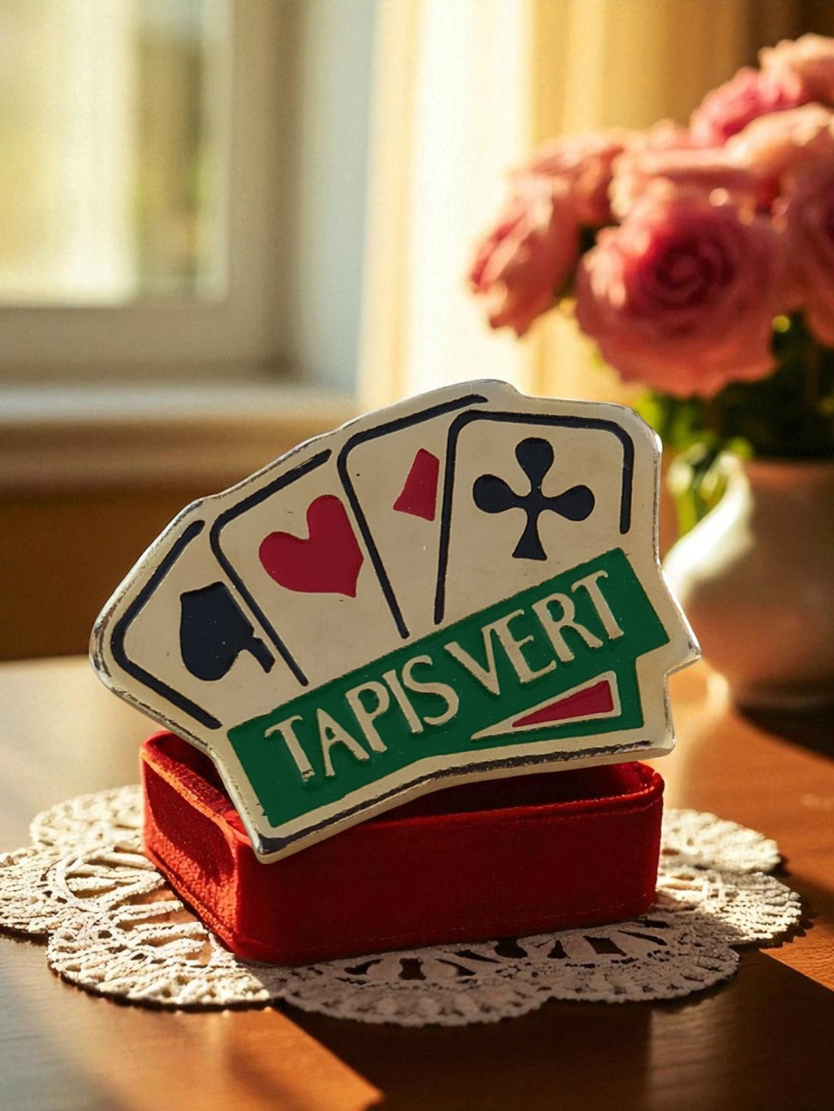 Pin's publicitaire Tapis Vert vintage, édition limitée, jeu de cartes