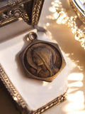 Médaille religieuse vintage Vierge profil bronze aspect ancien dévotion catholiq