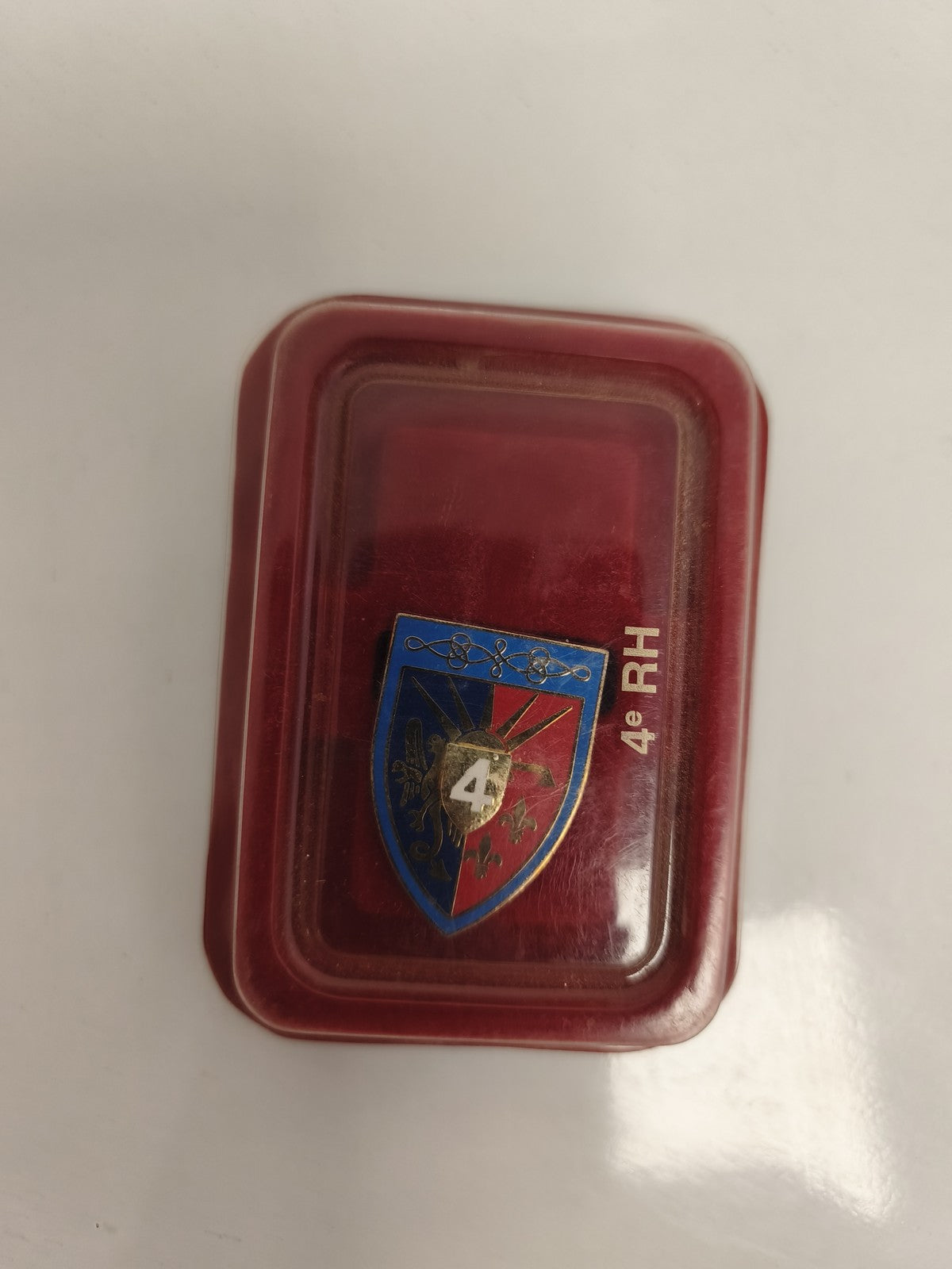 Insigne militaire 4e RH vintage, blason émaillé, écusson armée française