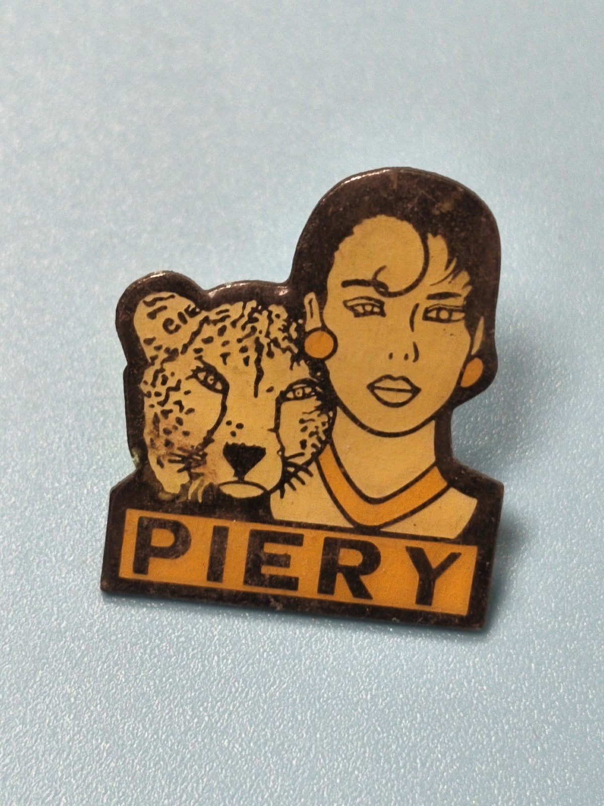Pin's vintage PIERY femme et léopard, badge rétro collection années 80