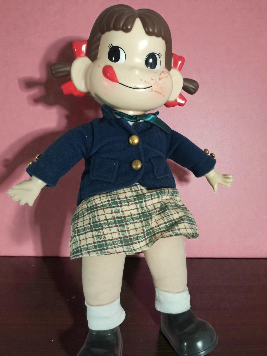 Poupée vintage Peko-Chan vêtue, soft vinyl, robe écossaise, Japan doll