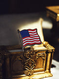 Pin's drapeau américain vintage émail USA – badge patriotique ancien