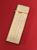 Briquet ancien rectangulaire finition dorée, motif guilloché vintage, allumeur r