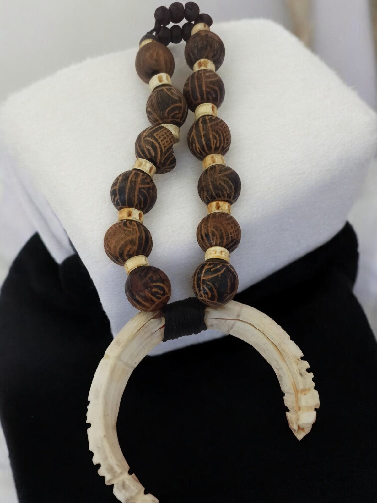 Collier africain ancien perles sculptées pendentif rituel style ethnique vintage