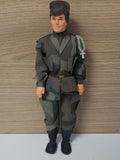 Figurine poupée militaire armée articulée d'occasion jouet soldat uniforme