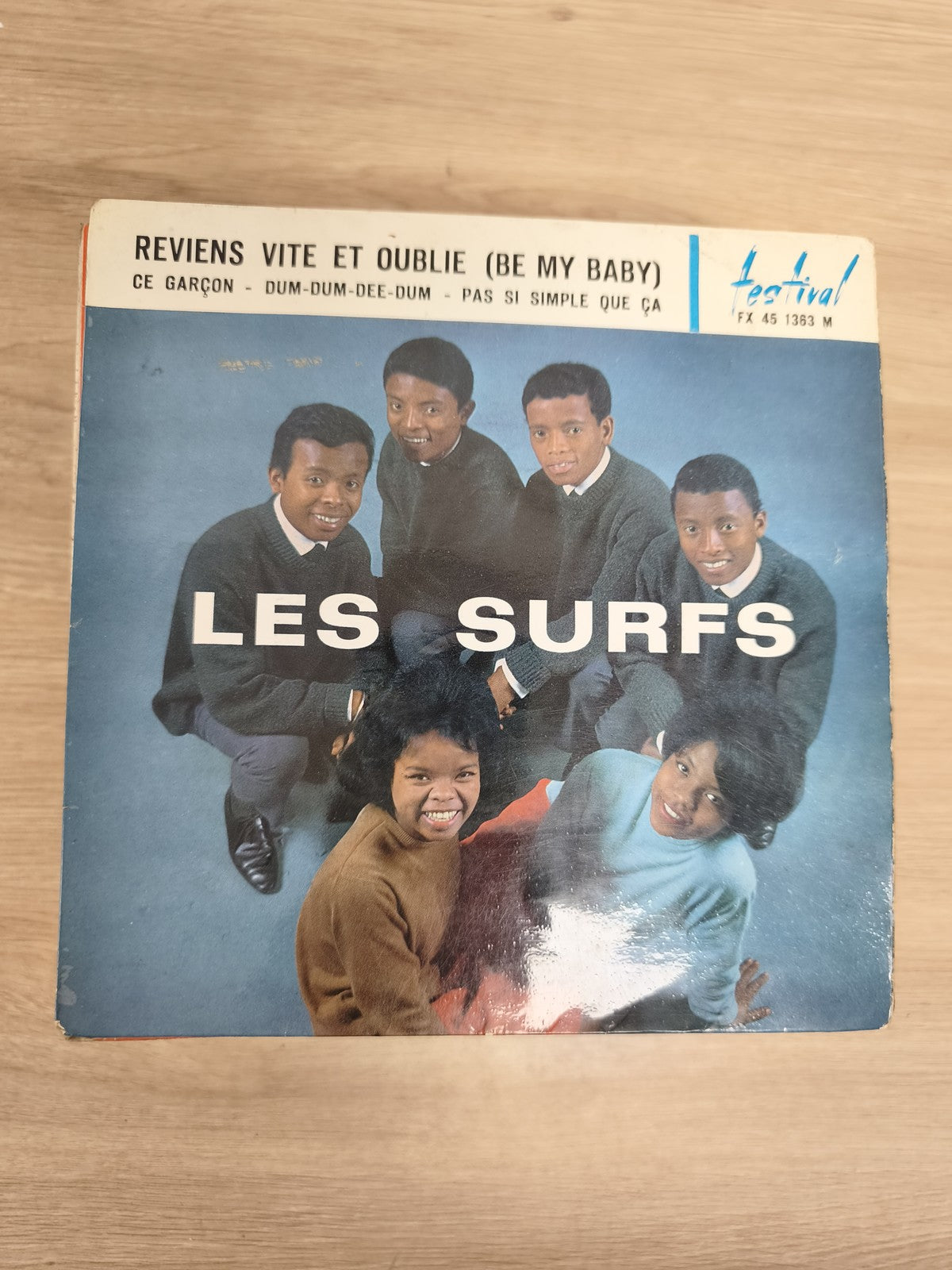 Vinyle 45 tours Les Surfs ? Reviens vite et oublie, pochette couleurs (Ref 4)