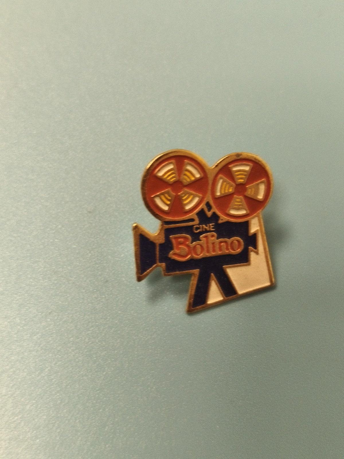 Vintage pin's cinéma Bolino caméra émaillée, collection film (ref 11)