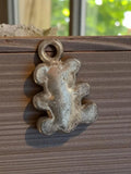 Pendentif vintage forme ourson métal années 1950 bijou rétro deadstock