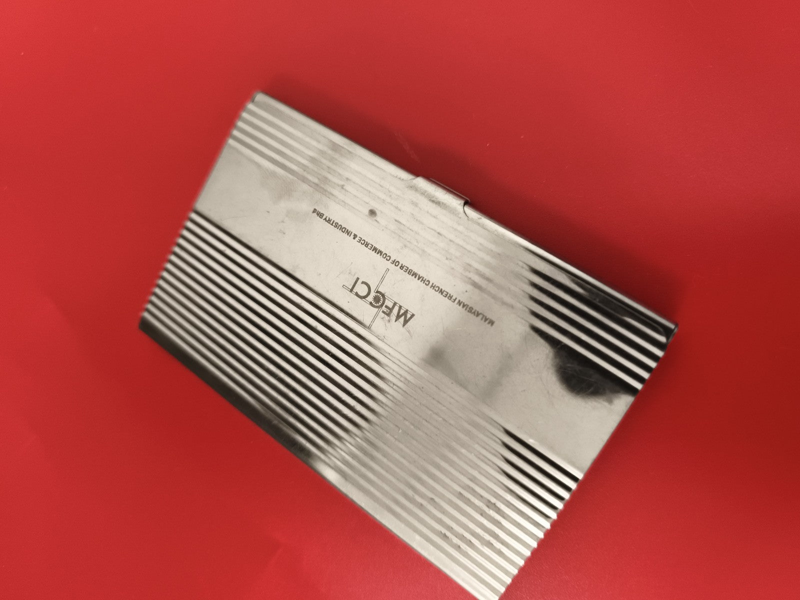 Porte-cartes ancien métal gravé MFCCl 2002 vintage business card holder
