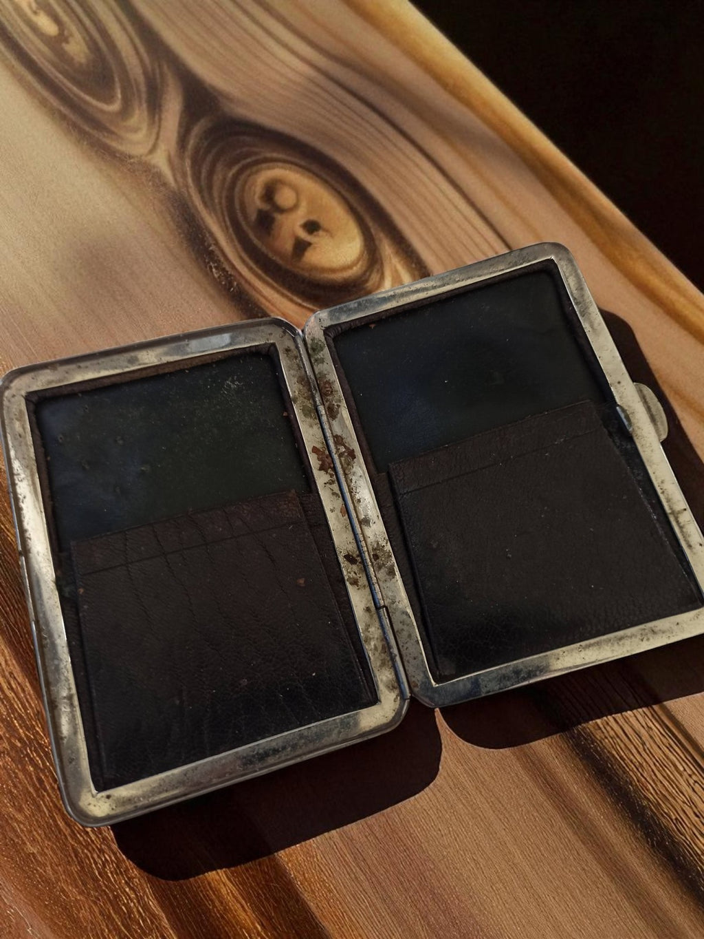 Porte-cartes ancien vintage cuir brun, accessoire élégant rétro