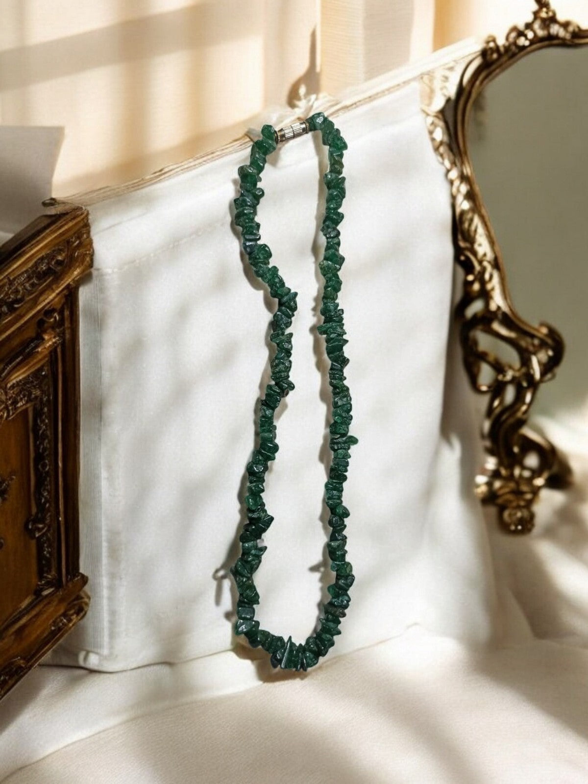 Collier éclats pierres naturelles vertes aventurine fermoir métal