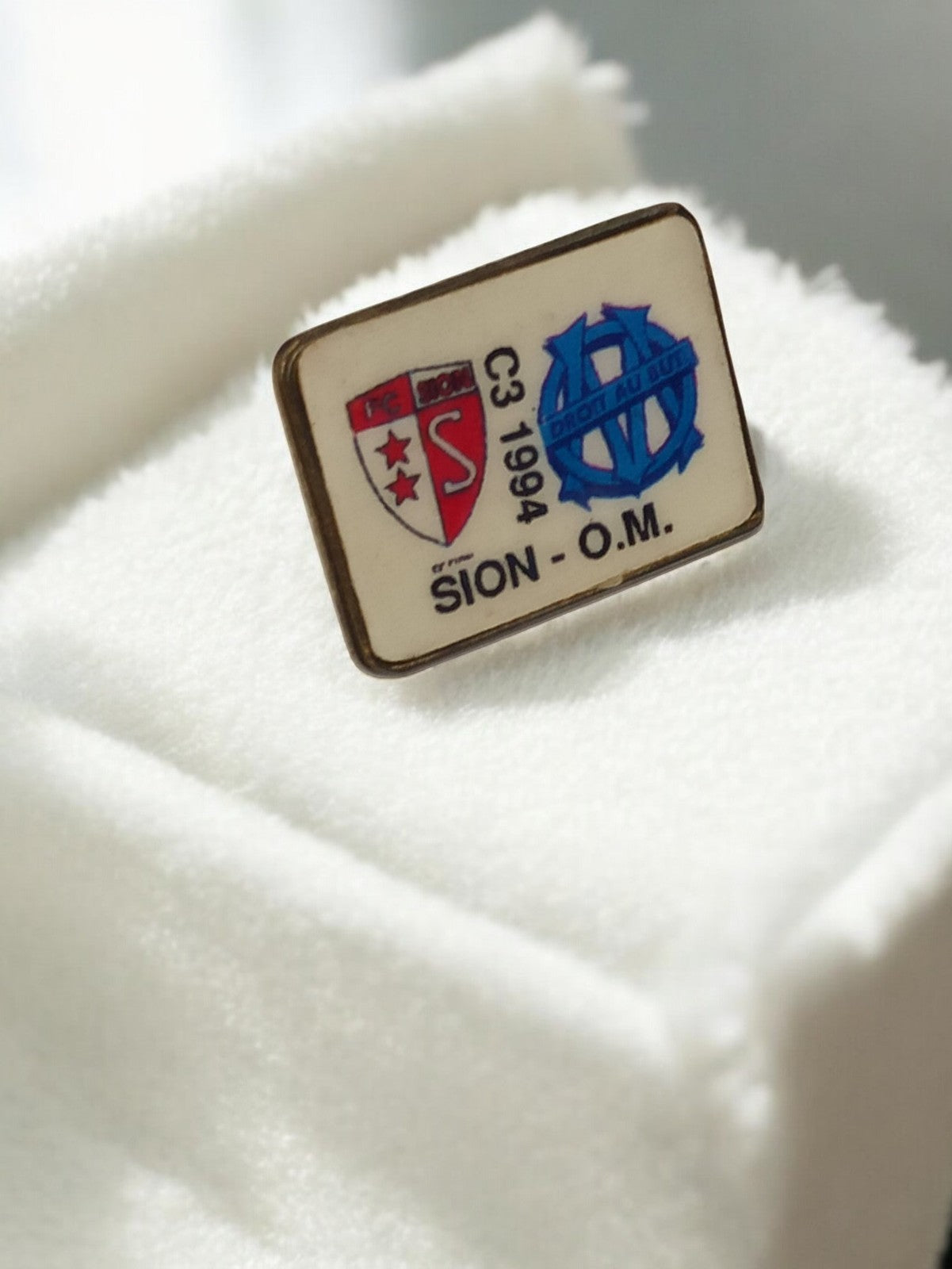 Pin's vintage Sion OM 1994 badge football ancien Olympique de Marseille rétro