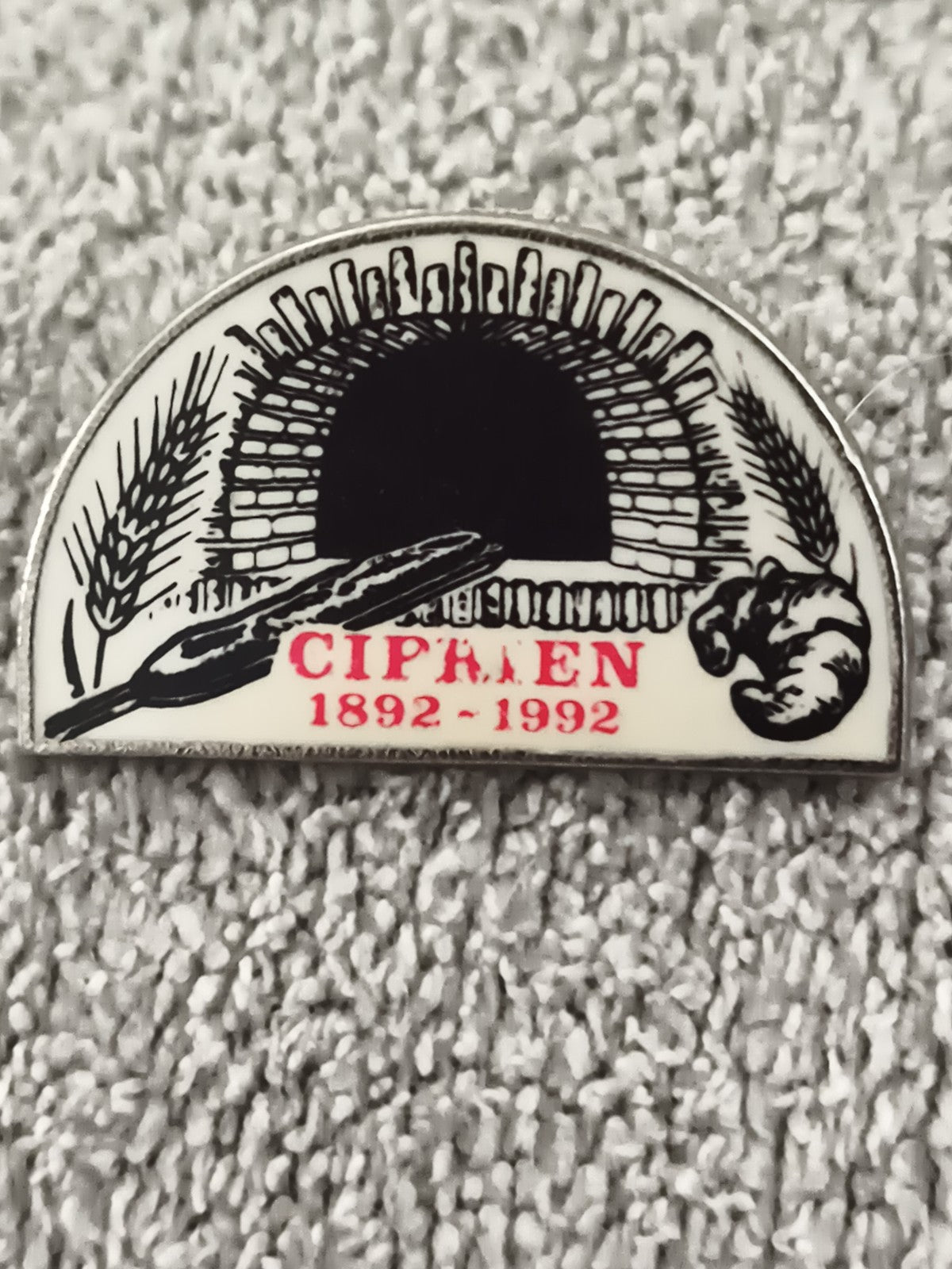 Pin's vintage CIPALEN 1892-1992 four à pain blé boulangerie (Ref 7)