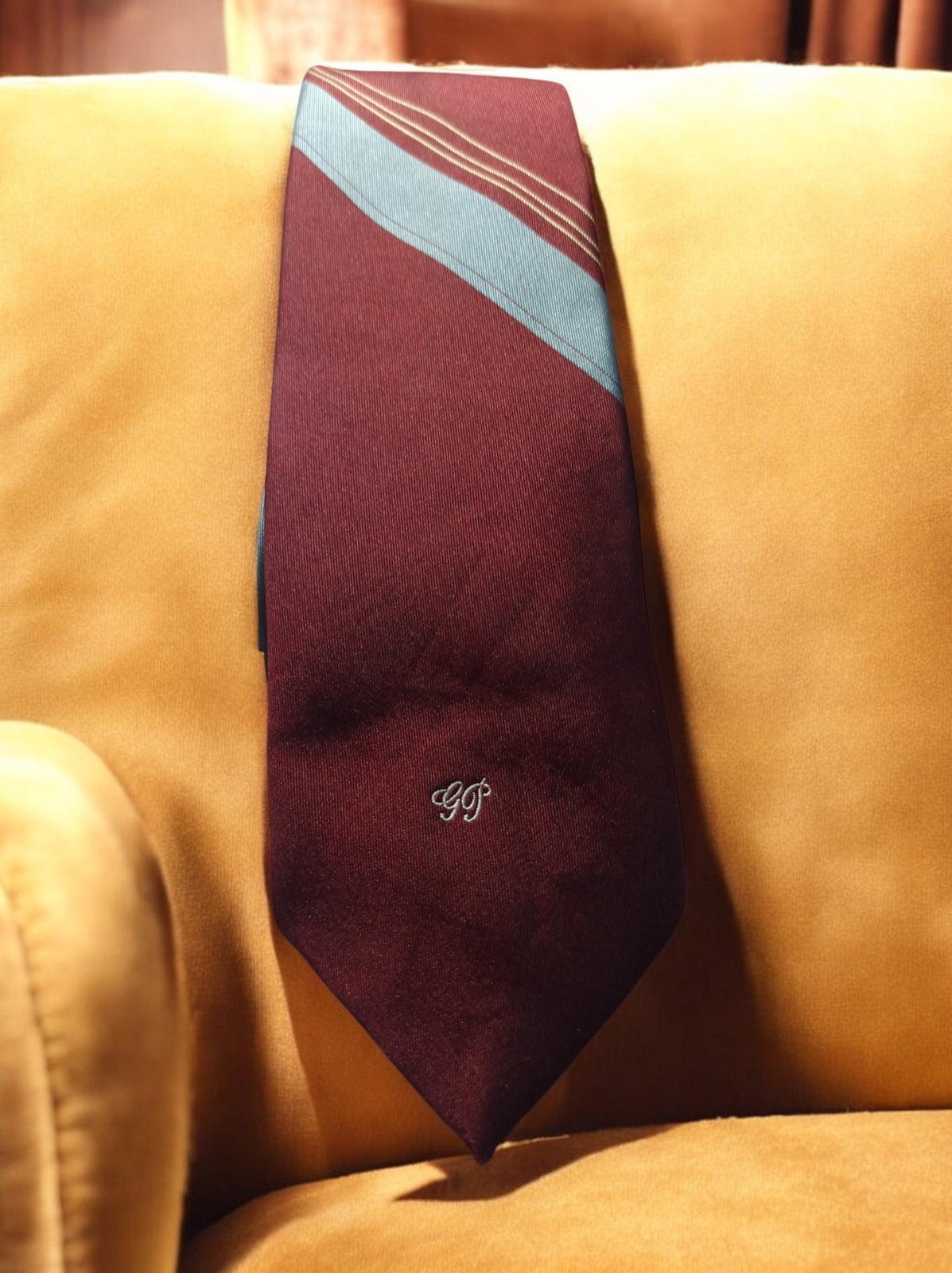 Vintage Tie by Gipade - Timeless Elegance