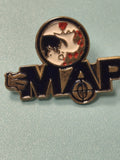 Vintage pin's MAP émaillé bleu noir motif géographique ancien collection