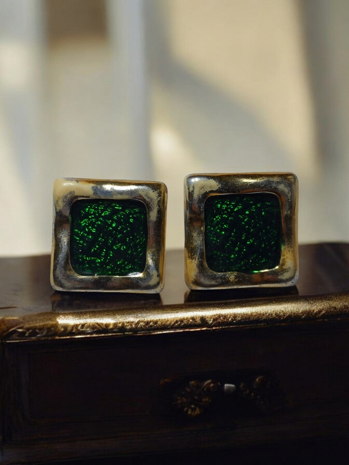 Paire boucles d’oreilles clips vintage carré doré vert rétro fantaisie
