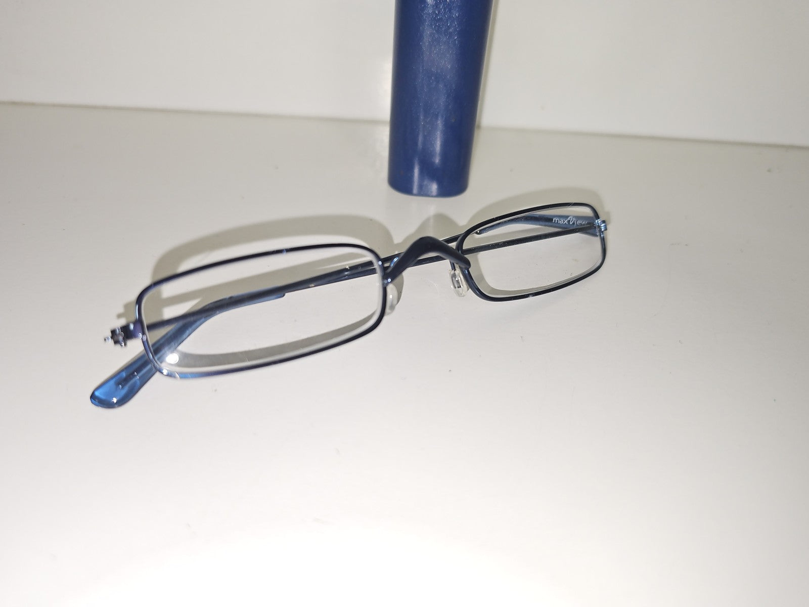 Paire de lunettes de vue rétro ancienne avec étui, accessoire vintage collection