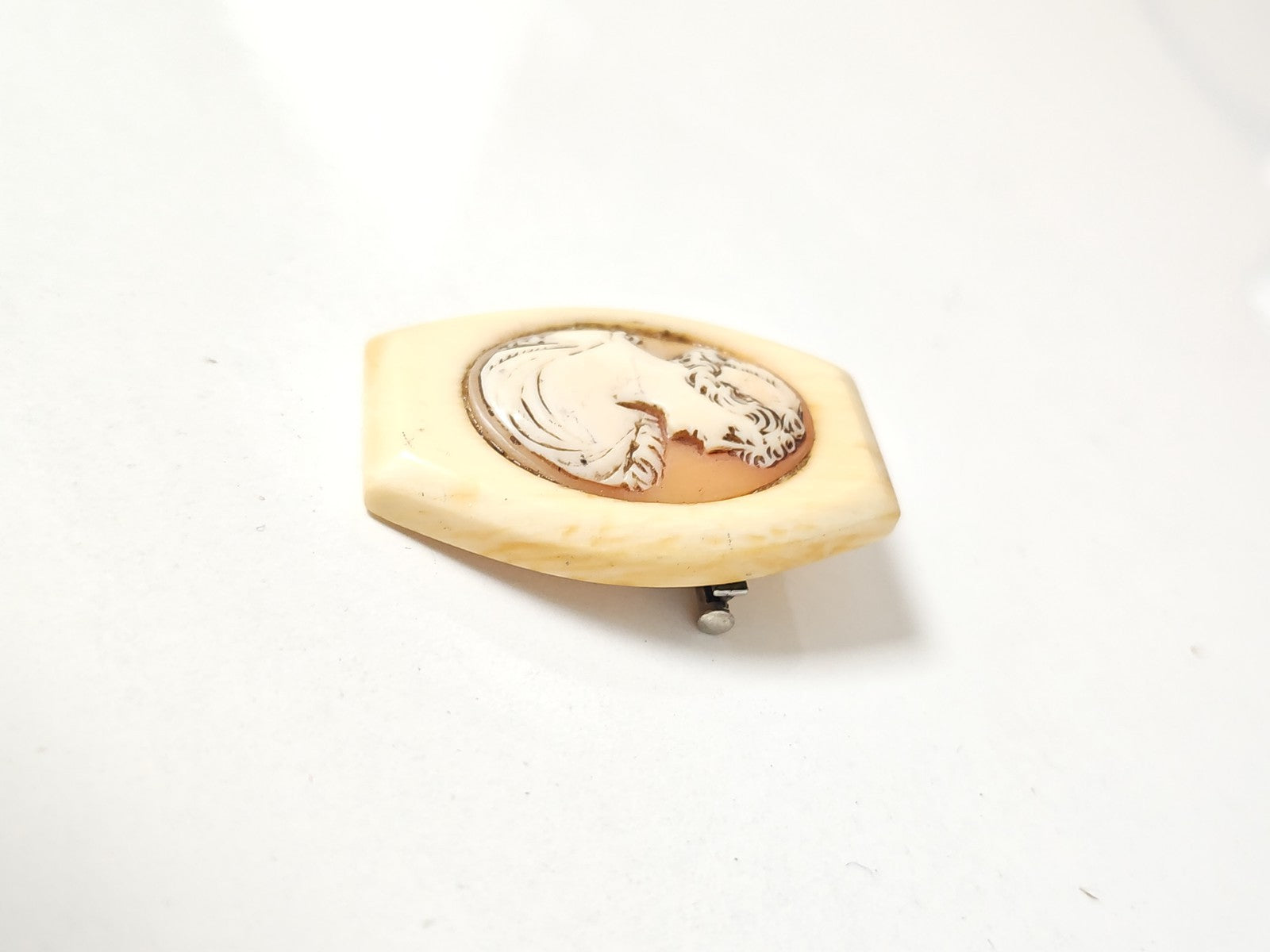 Broche ancienne vintage camée, bijou rétro pour collection ou accessoire élégant