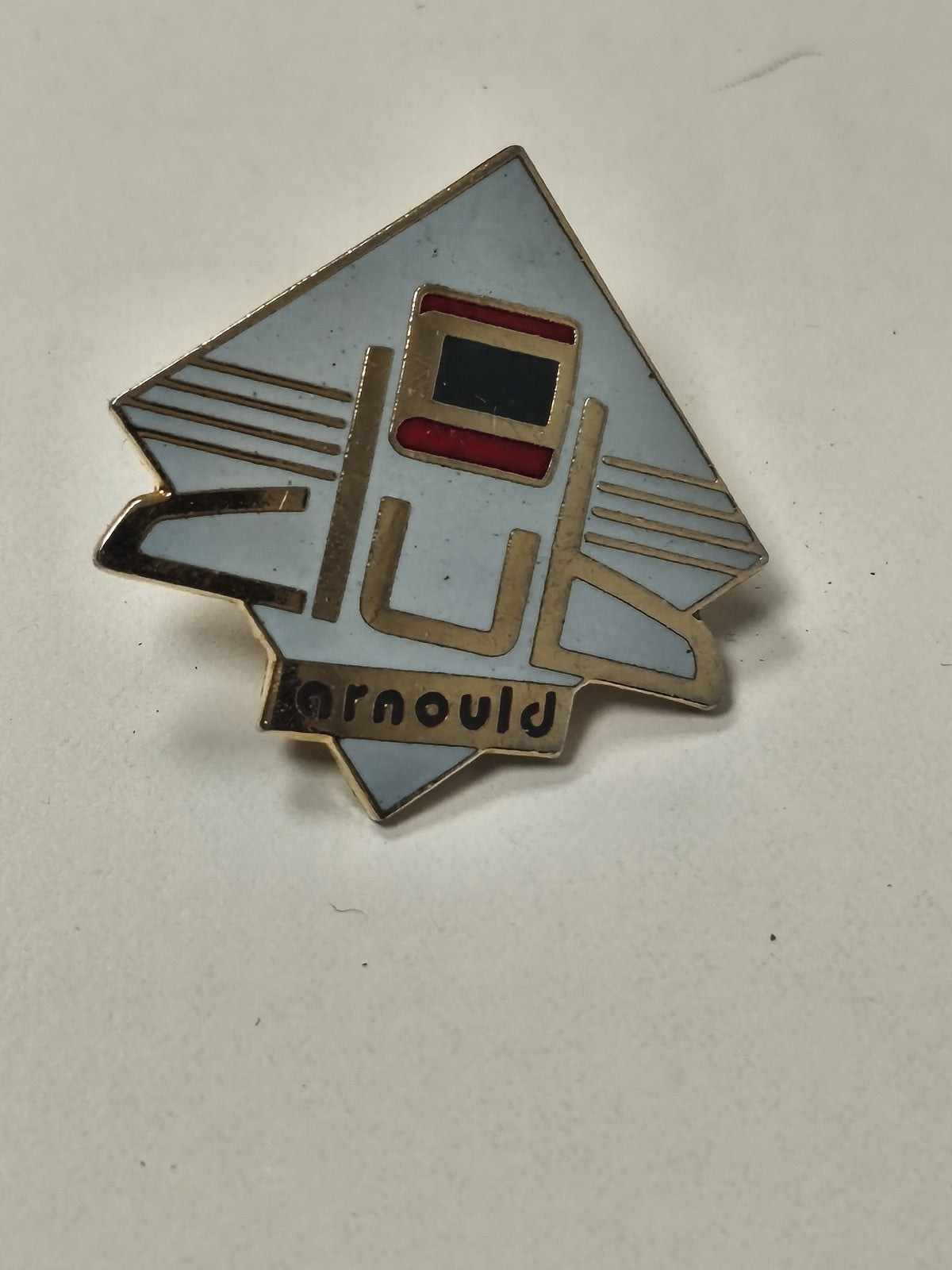 Pin's ancien rétro Arnould Club, badge collection vintage, objet publicitaire ra