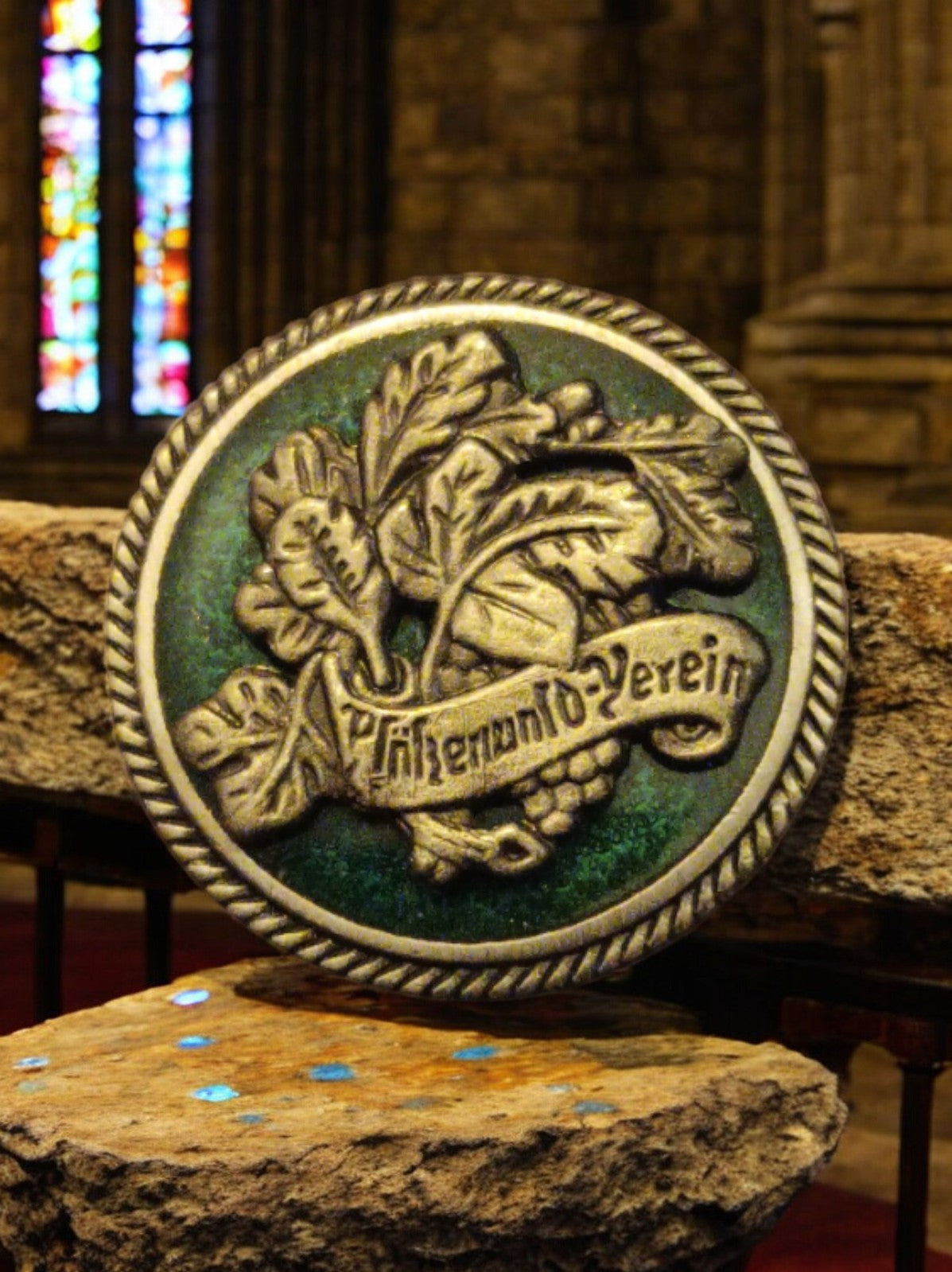Médaillon décoratif ancien Pfälzerwald-Verein – relief feuillage, style rétro